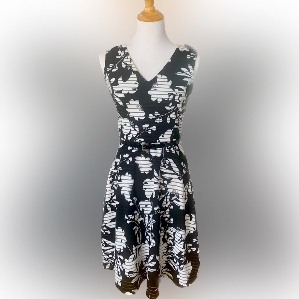 Tommy Hilfiger fully lined dress. Sporty and professional. A Line